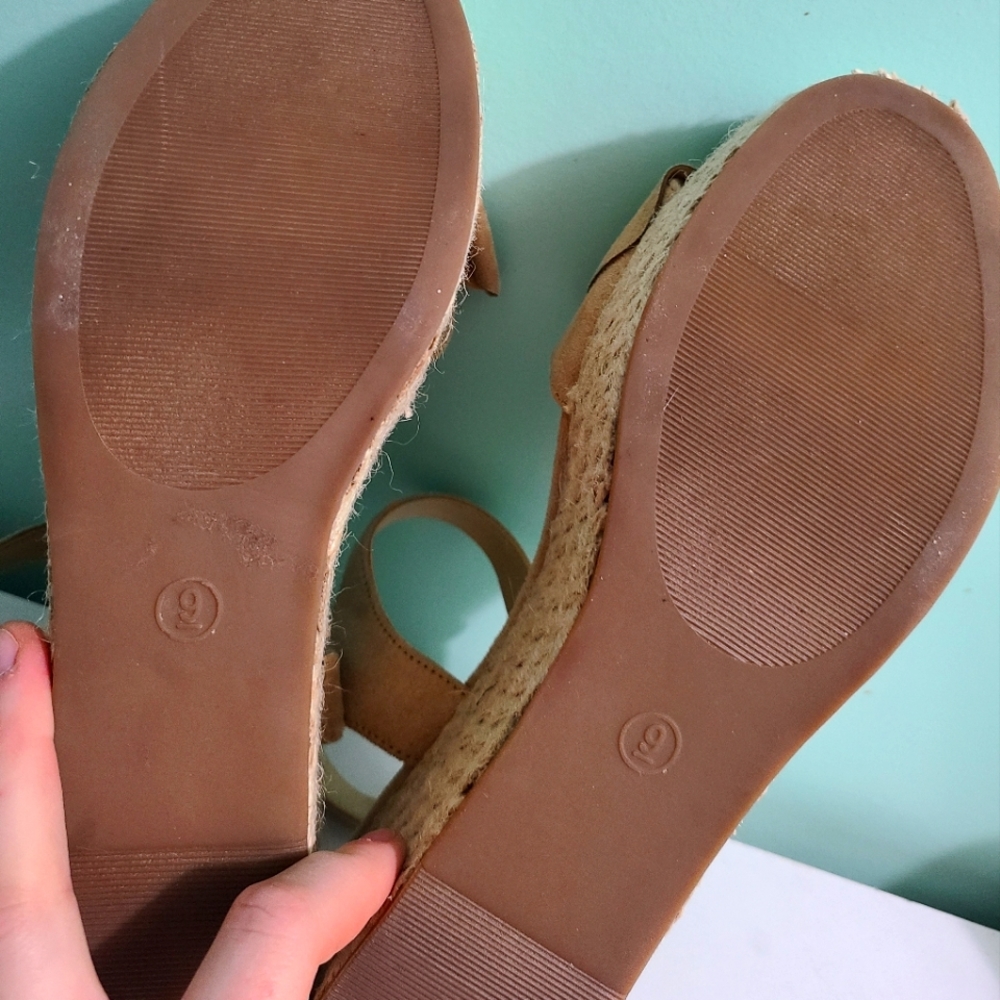 Platform Sandals - Picture 3 of 4